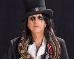 ALICE COOPER: 'I Just Hate Politics'