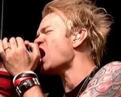 SUM 41's DERYCK WHIBLEY: 'I Am Not Joining LINKIN PARK'