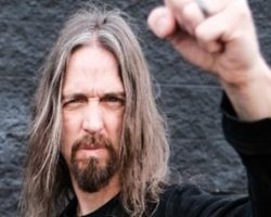 MEGADETH's DIRK VERBEUREN On His Exercise Routine: 'I Do A Lot Of Stretching And Yoga'