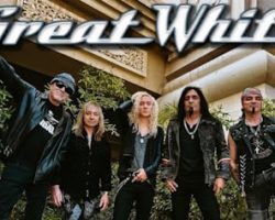 MICHAEL LARDIE Says GREAT WHITE Singer BRETT CARLISLE Is 'Really Involved' In Songwriting Process For New Music
