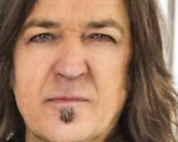 STRYPER's MICHAEL SWEET: 'It's Very, Very Costly And Very Expensive To Tour'