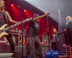 Watch: PANTERA Joined By KIRK HAMMETT And ROBERT TRUJILLO For 'Walk' Performance In Minneapolis