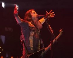 MACHINE HEAD's Pre-'Burn My Eyes' Recordings To Be Released As 'Diamonds In The Rough '92-'93'