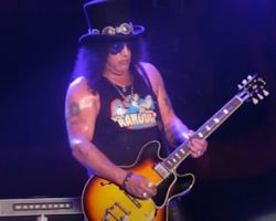 Watch: SLASH Performs In Bethlehem During 'S.E.R.P.E.N.T.' Festival Tour