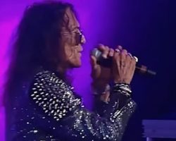 Watch Pro-Shot Video Of STEPHEN PEARCY Performing On 'KLOS Helpful Honda Rock Room' Stage