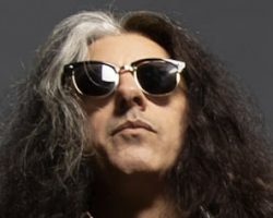 TESTAMENT's ALEX SKOLNICK To Perform At 'Headbangers For Harris' Virtual Fundraiser For HARRIS-WALZ Campaign