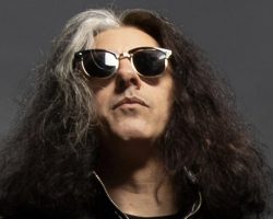 TESTAMENT's ALEX SKOLNICK Reflects On SAVATAGE's CRISS OLIVA Tribute: 'I Chose Not To Think About The Gravity Of The Moment'