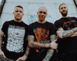 Former ATREYU Vocalist ALEX VARKATZAS's New Band DEAD ICARUS Announces Debut Album 'Zealot'
