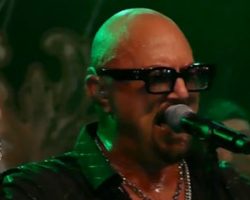 Watch: GEOFF TATE Performs QUEENSRŸCHE Classics In Essen During 'Big Rock Show Tour 2024'