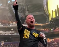 FIVE FINGER DEATH PUNCH Cancels Show In Mexico City As Support Act For METALLICA After IVAN MOODY's Injury