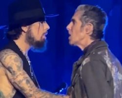 JANE'S ADDICTION Concert Ends Abruptly After PERRY FARRELL Assaults DAVE NAVARRO, Is Forced Offstage By Crew
