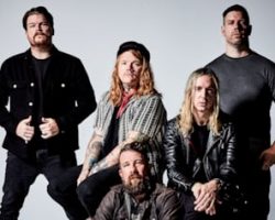 UNDEROATH Shares New Song 'Teeth' Ahead Of 'They're Only Chasing Safety' 20th-Anniversary Tour