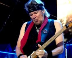 IRON MAIDEN's ADRIAN SMITH Names His Favorite Song To Perform On 'The Future Past' Tour