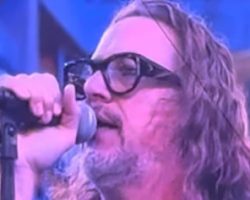 Watch: Original CANDLEBOX Lineup Performs During San Francisco 49ers-Versus-Seattle Seahawks Halftime Show