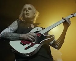 JOHN 5 Says MÖTLEY CRÜE's Upcoming Las Vegas Residency Will Be 'Something People Have Never Seen Before'