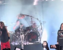 Watch: KORN Joined By EVANESCENCE's AMY LEE For 'Freak On A Leash' Performance At Los Angeles's BMO Stadium