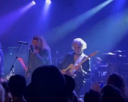 Watch: MÖTLEY CRÜE Plays Second 'Höllywood Takeöver' Club Concert At The Roxy