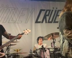 Watch: MÖTLEY CRÜE Plays First 'Höllywood Takeöver' Club Concert At Troubadour
