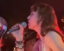 Watch: HALESTORM's LZZY HALE And JOE HOTTINGER Cover SKID ROW, FLEETWOOD MAC During Surprise Acoustic Gig