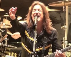 STRYPER's MICHAEL SWEET Explains When Use Of Backing Tracks Becomes 'Too Much'