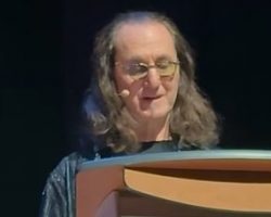 Watch: RUSH's GEDDY LEE Discusses Parents' Holocaust Survival During Charlotte Appearance