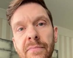 SHINEDOWN's BRENT SMITH: 'I Haven't Heard A Song Created By A.I. That's Made The Hair On The Back Of My Neck Stand Up'