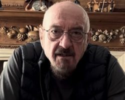 JETHRO TULL's IAN ANDERSON Says Some Audiences Can Be 'Incredibly Rude', Blasts Use Of iPhones At Concerts