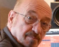 JETHRO TULL's IAN ANDERSON Doesn't Do Social Media: 'I Haven't Got Time Or Inclination For That Kind Of Discourse'