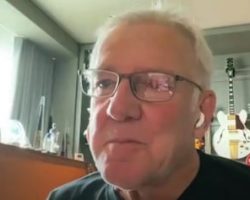 RUSH's ALEX LIFESON: 'As Far As Music's Concerned, Whether It's The Past Or The Future, I'm In A Great Spot'