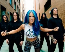 ARCH ENEMY's MICHAEL AMOTT Hasn't Forgotten His Roots: 'It's Cool To Reach More People, But I Grew Up In The Underground Metal Scene'