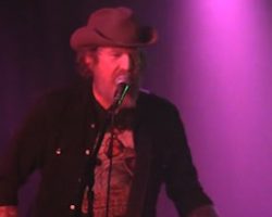 Watch: BRENT HINDS Plays First Concert Since Exiting MASTODON