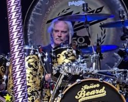 ZZ TOP's FRANK BEARD 'Steps Away' From Band's Tour Due To 'Health Issue'