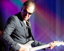 JOE BONAMASSA Releases New Single 'Still Walking With Me'