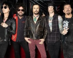 L.A. GUNS' TRACII GUNS: 'We're Just A Bunch Of Old Hippies Now Trying To Live Out Our Hippie Dreams'