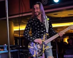 Watch: NUNO BETTENCOURT Plays 'Hot For Teacher' With VAN HALEN Tribute Band NERD HALEN
