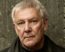 RUSH's ALEX LIFESON: 'I'm Just A Guy Who Loves Playing Guitar'