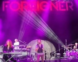 Watch: FOREIGNER Joined By Original Singer LOU GRAMM For Four Songs At Mexico City Concert
