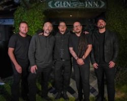 KORN's JONATHAN DAVIS Joins 'Ghost Adventures' Team To Help Investigate Glenn Tavern Inn