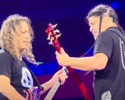 Watch: METALLICA's ROBERT TRUJILLO And KIRK HAMMETT Cover RUSH's 'La Villa Strangiato' During Toronto Concert