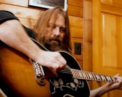 LAMB OF GOD's MARK MORTON: 'I Have Never Completely Defined Myself As Just A Heavy Metal Guitar Player'