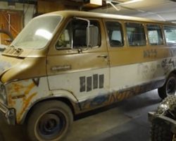 KURT COBAIN-Decorated MELVINS Van To Go On Display In Advance Of 'Music Icons' Auction