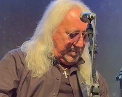 URIAH HEEP Guitarist MICK BOX Offers Reward After His Cross Necklace Is Snatched From His Neck By Cyclist In Brazil