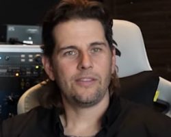 AVENGED SEVENFOLD's M. SHADOWS 'Couldn't Care Less' About Your Opinion Of His Band's Music: 'We're Not Making Art By Committee'