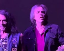 Watch: RATT's STEPHEN PEARCY And WARREN DEMARTINI Play First Reunion Concert