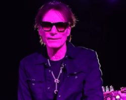 STEVE VAI Shares Behind-The-Scenes Look At His New Art Collection Crafted From Guitar Performance