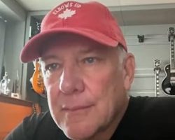 ALEX LIFESON Says He Recently Jammed With KIRK HAMMETT And ROBERT TRUJILLO: 'I Loved Every Second' Of It