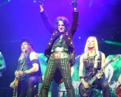See ALICE COOPER Perform In Wilkes-Barre During Spring/Summer 2025 'Too Close For Comfort' U.S. Tour