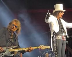 Watch: ALICE COOPER Reunites With Original Bassist DENNIS DUNAWAY On Stage In Connecticut