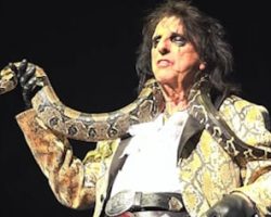 See ALICE COOPER Perform In Huntsville, Alabama During Spring/Summer 2025 'Too Close For Comfort' U.S. Tour