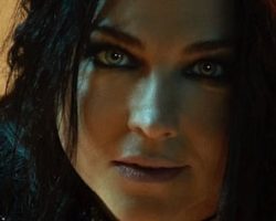 EVANESCENCE's AMY LEE Collaborates With HALSEY On New Song 'Hand That Feeds'